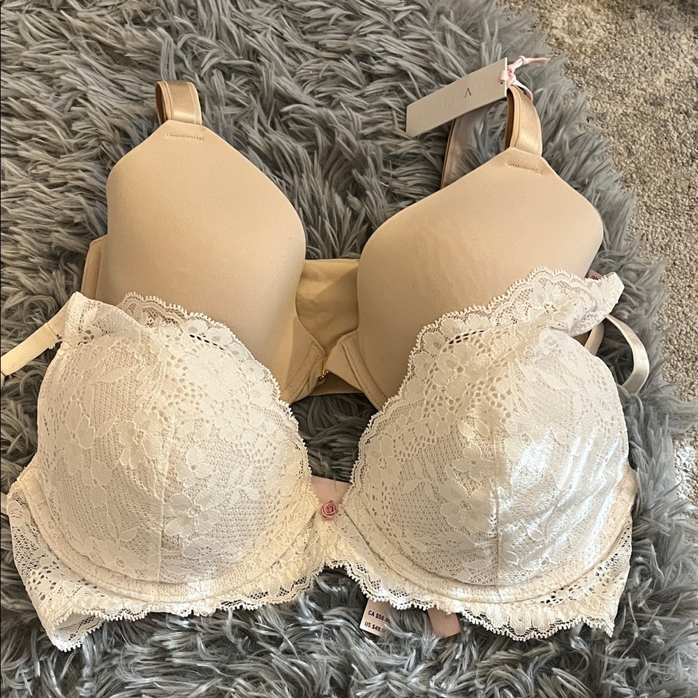 1 NWTVictoria's Secret Lace  Bras